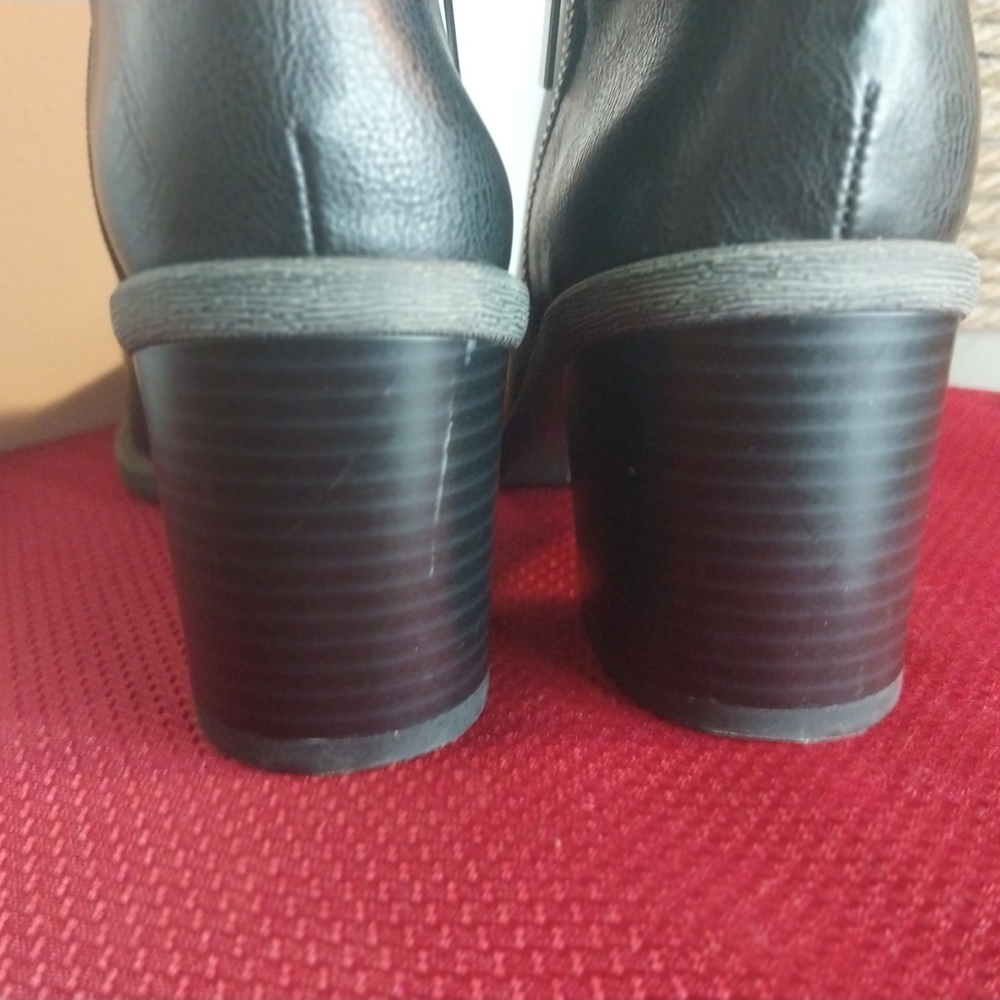 Gianni Bini Womem's 8.5 M Black Ankle Boots with Stacked Heel Black Leather - Picture 5 of 9